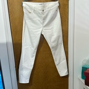 NWOT Old Navy White Jeans